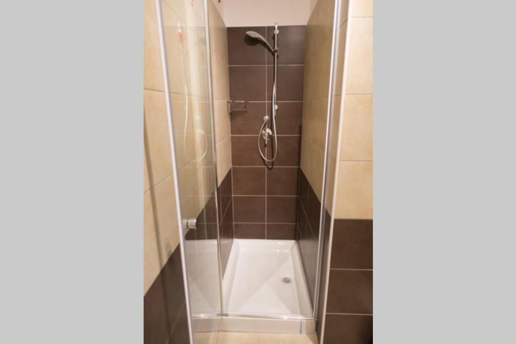 Apartment Victoria, Cozy Studio Flat Near Leonardo Academy Sesto Calende Exterior photo